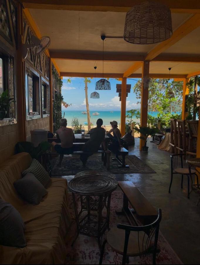 Seashell Guesthouse, Bar And Tattoos Ко Ронг Санлоем Екстериор снимка