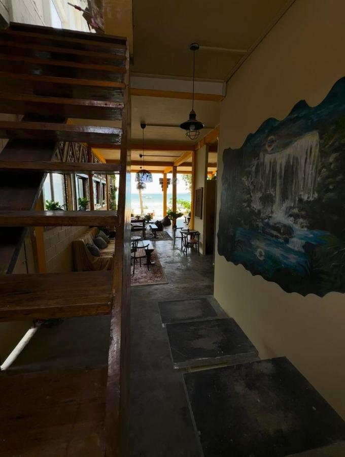 Seashell Guesthouse, Bar And Tattoos Ко Ронг Санлоем Екстериор снимка