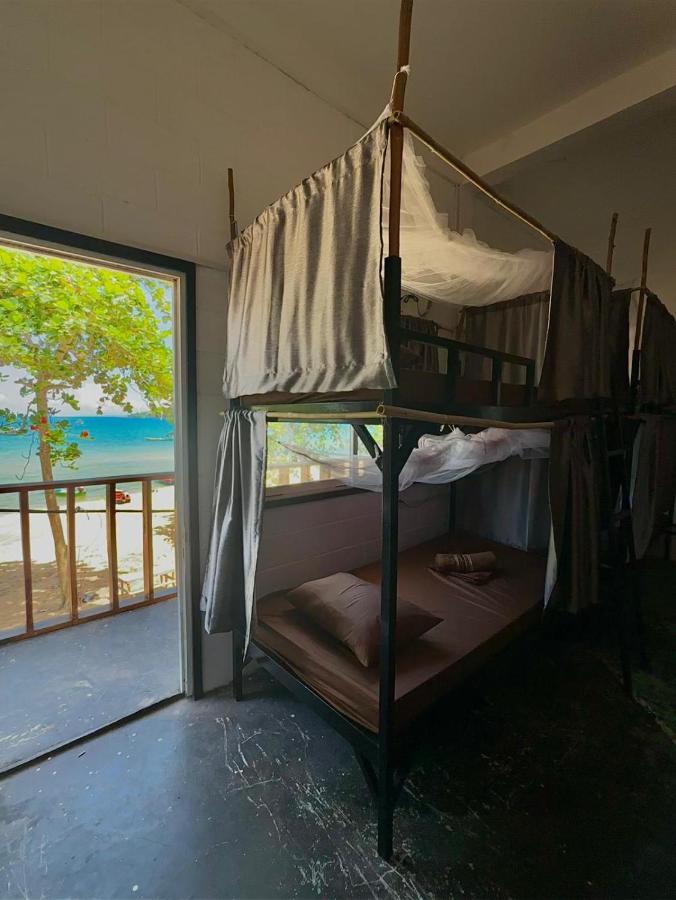 Seashell Guesthouse, Bar And Tattoos Ко Ронг Санлоем Екстериор снимка